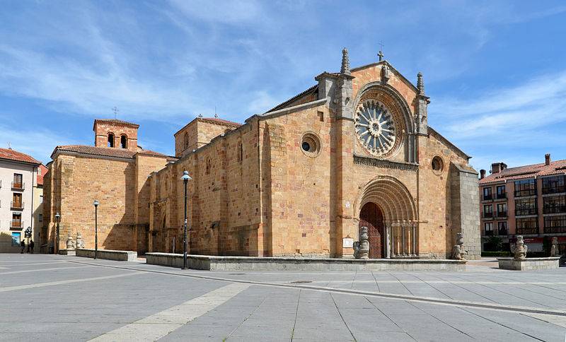 ÁVILA   Es una provincia del centro de España perteneciente a la comunidad autónoma de Castilla y Le